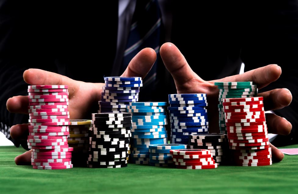 Làm giàu với game bài poker tại Win79 Club